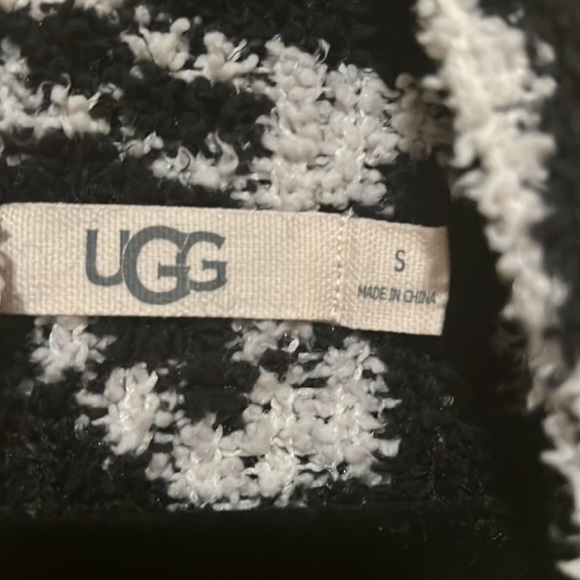 Ugg Sweater - Picture 4 of 6